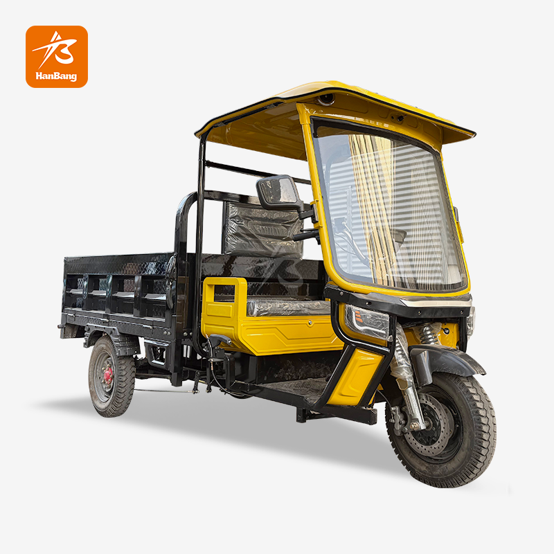 Xe ba bánh chở hàng chạy điện với cabin đơn giản